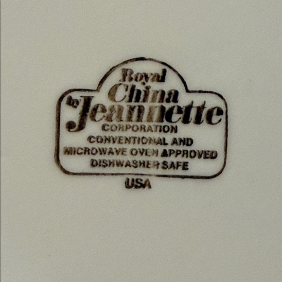 Classic Cream and Brown Ceramic Cheesecake Dish - Picture 2 of 4